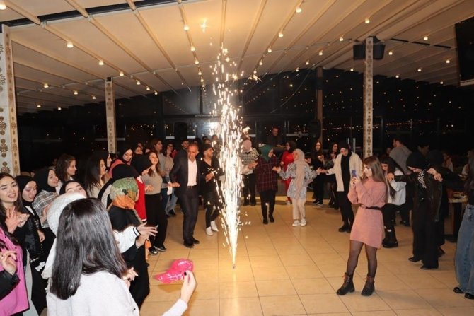 Üniversiteli Gençler Gönüllerince Eğlendi