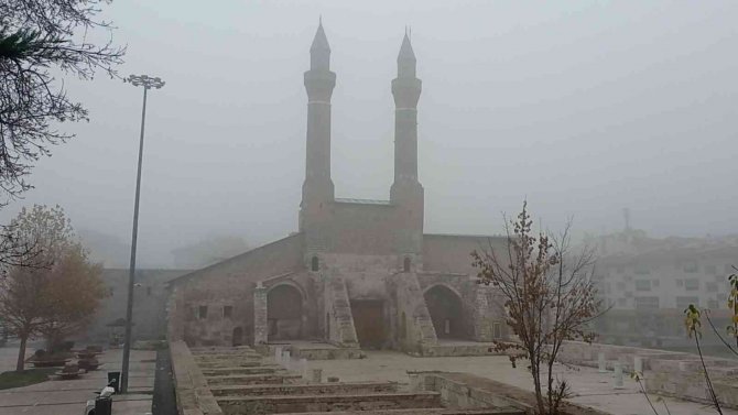 Tarihi Kentte Sis Etkili Oluyor
