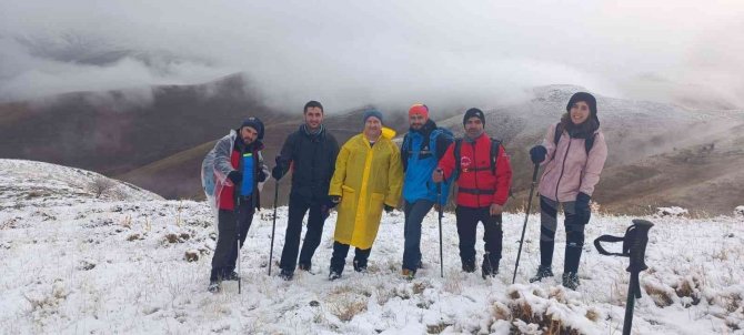 Dağcılar Van Gölü’nün Güneyindeki Beleko Dağı’na Tırmandı