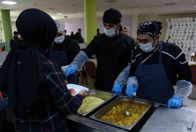 Van’da 55 Bin Taşımalı Öğrenciye Yemek Hizmeti