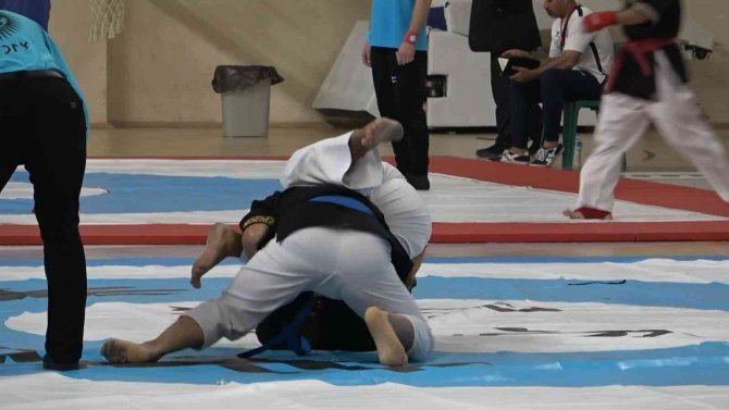 İ̇kiz Kardeşler Ailelerinin Vasıtasıyla Tanıştıkları Wushu’da Dünya Birincisi Oldu