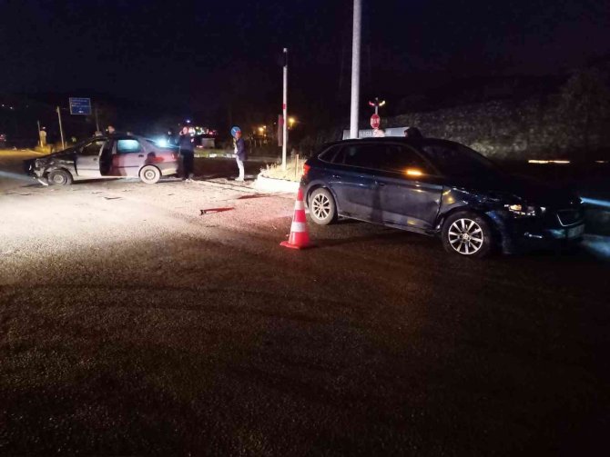 Kontrolsüz Şekilde Kavşağa Girdi, Kaza Kaçınılmaz Oldu