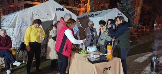 Çadır Kentte Sürpriz Doğum Günü Kutlaması
