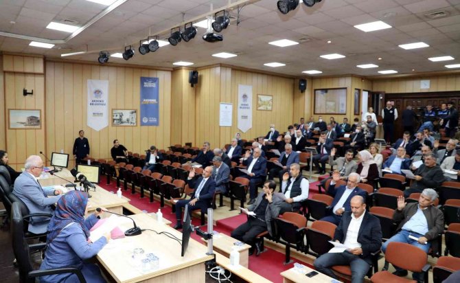 Gültak: "Türk Kadını, Seçme-seçilme Hakkında Dünyaya Örnek Olmuştur"