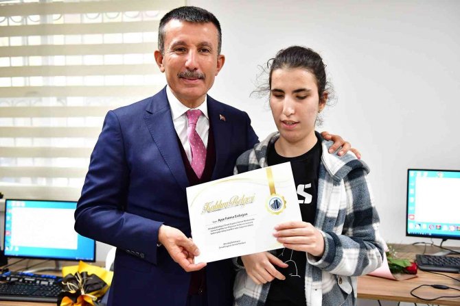 Engelsiz Bilgisayar Kursiyerleri Sertifikalarına Kavuştu