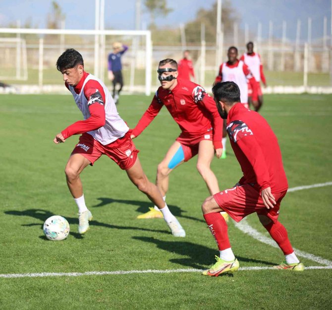 Sivasspor Dar Alanda Çift Kale Maç Yaptı