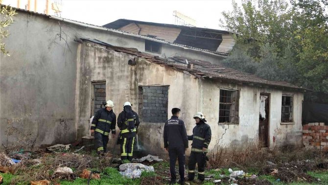 Bimekan Şahısların Yaktığı Ateş Az Daha Metruk Binayı Ateşe Veriyordu