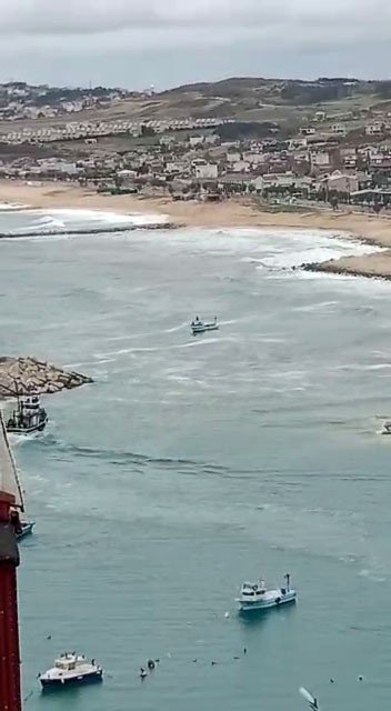Arnavutköy ’De Rüzgar Nedeni İle Tekne Limana Yanaşamadı