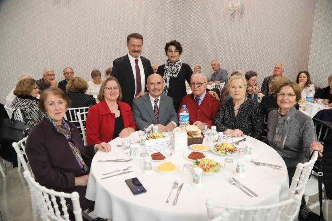 Ünlü Oyuncu İ̇hsan Gedik’ten Öğretmenlere Sürpriz