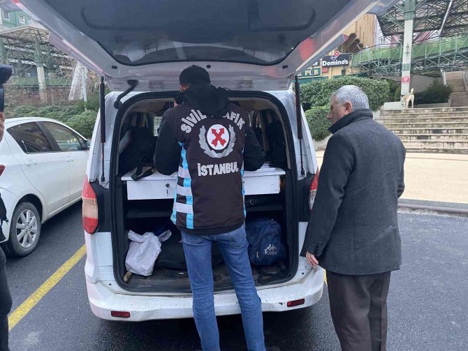 Ataşehir’de Ceza Yiyen Servis Şoföründen Gazetecilere Hakaret: "Soytarı Gibi Almışlar Ellerine Kamerayı"
