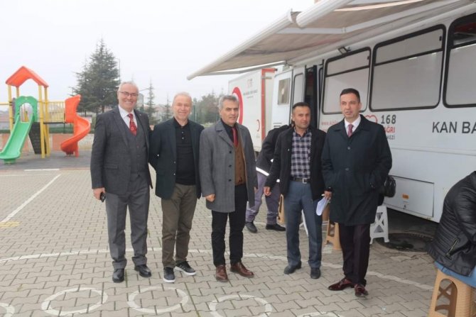 Suluova’da Öğrenci Velilerinden Kızılay’a Kan Bağışı