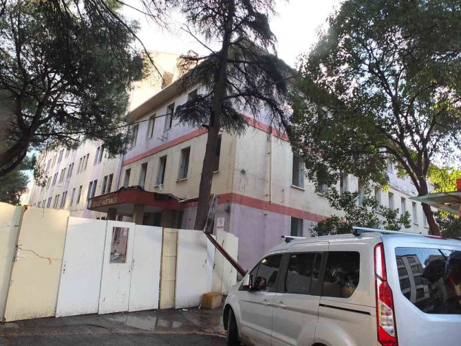 Balıkesir’de 50 Yıllık Devlet Hastanesi Yıkılıyor