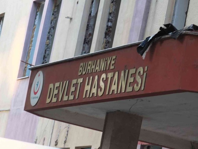 Balıkesir’de 50 Yıllık Devlet Hastanesi Yıkılıyor