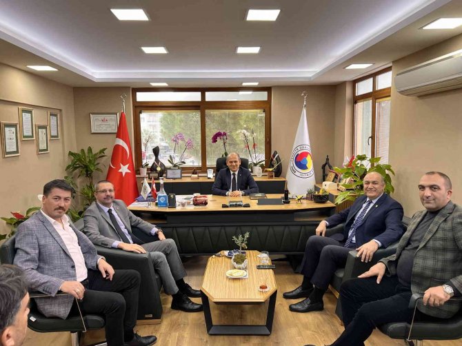 Kaymakam Enver Özderin’den Edremit Ticaret Odası’na Ziyaret