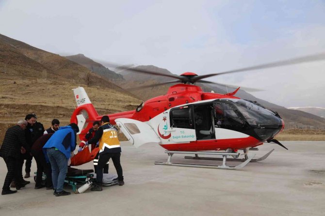 Kalbi Duran Öğrenci Ambulans Helikopterle Van’a Sevk Edildi