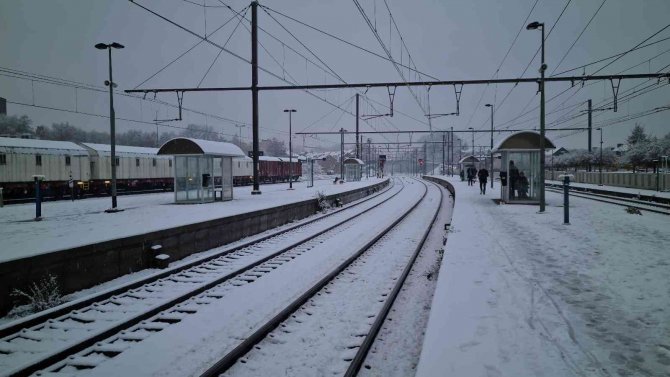 Belçika Beyaza Büründü