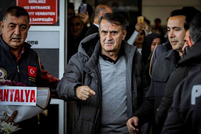 Beşiktaş Kamp İçin Antalya’ya Geldi