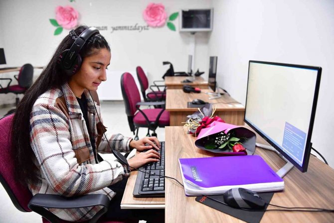 Engelsiz Bilgisayar Kursiyerleri Sertifikalarına Kavuştu