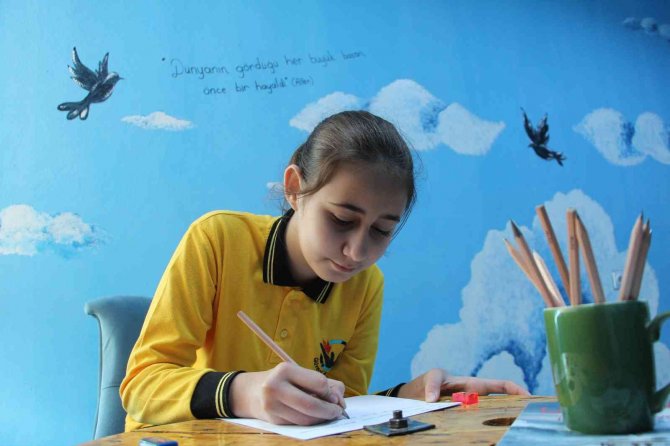 Okuldaki Boş Oda, Öğrenciler İçin ’Hayal’ Odasına Dönüştürüldü