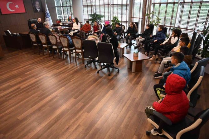 Biga’da Yüzme Bilmeyen Kalmıyor