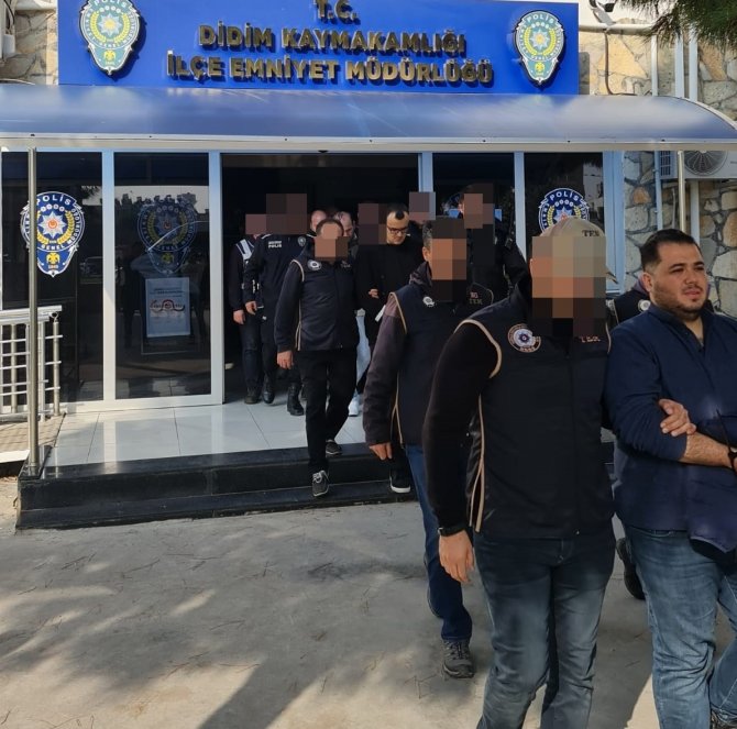 Didim’deki Operasyonda Yakalanan Fetö Üyeleri Adliyeye Sevk Edildi