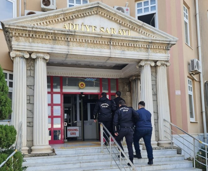 Didim’deki Operasyonda Yakalanan Fetö Üyeleri Adliyeye Sevk Edildi