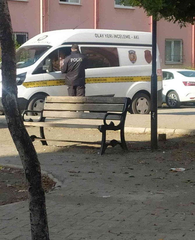 Çatıdan Düşen Su Tesisatçısı Ağır Yaralandı