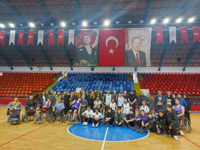 Sportmenlik Kazandı