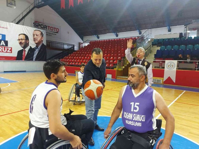 Sportmenlik Kazandı