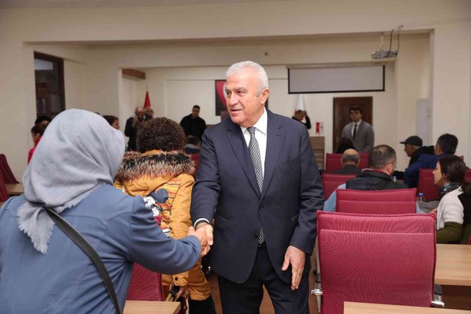 Başkan Atay, Bitpazarı Esnafıyla Bir Araya Geldi