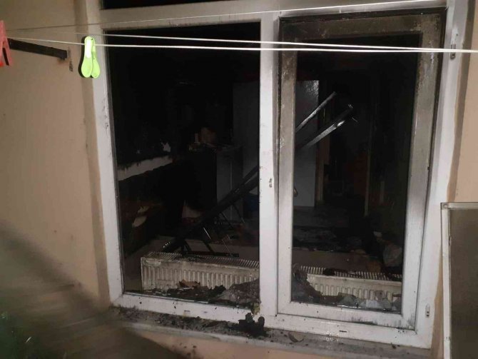Erdek’te Elektrikli Battaniye Evi Küle Çevirdi