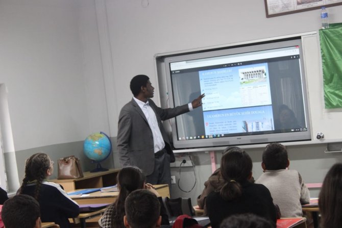 Misafir Öğrenciler Ülkelerini Tanıttı