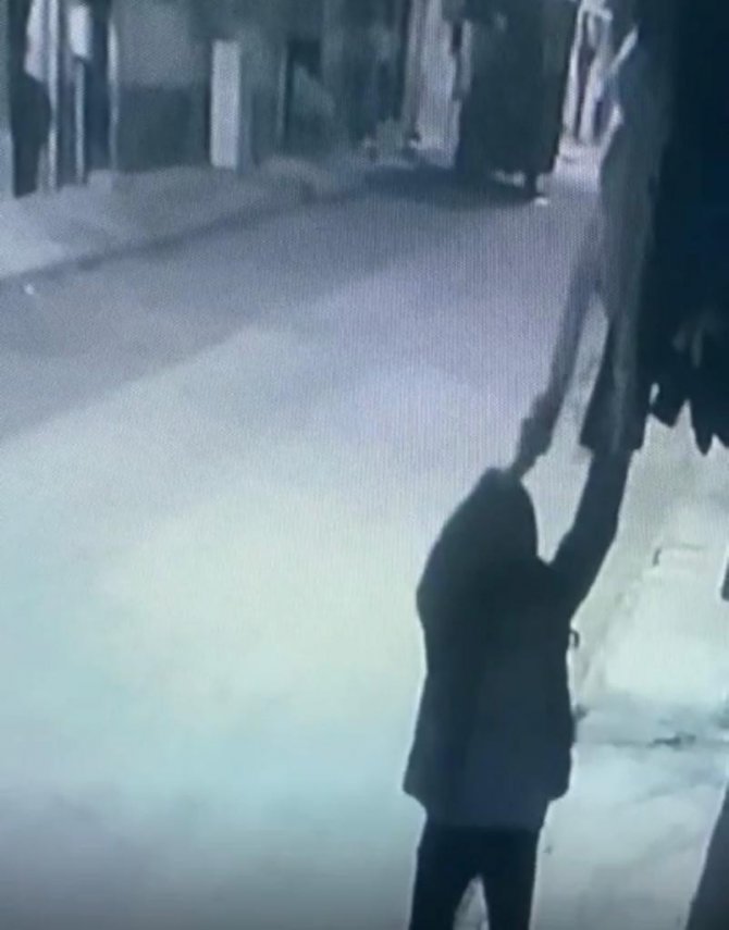 Bu Hırsızların Hedefi Asılı Kıyafetler Oldu