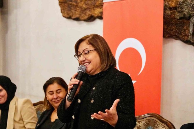 Seçilmiş Kadınlar İlklerin Kadını Fatma Şahin İle Buluştu