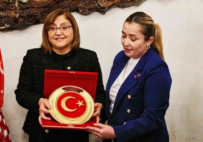 Seçilmiş Kadınlar İlklerin Kadını Fatma Şahin İle Buluştu