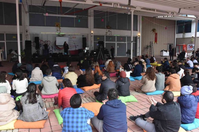 Gemlik’te Gençler Gönüllülük Festivali’nde Bir Araya Geldi