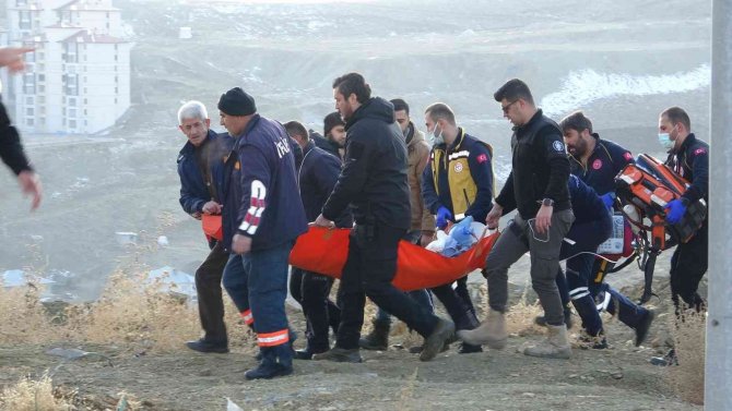 Yüksekova’da Biri Doktor 3 Kişi Silahla Vurulmuş Halde Bulundu