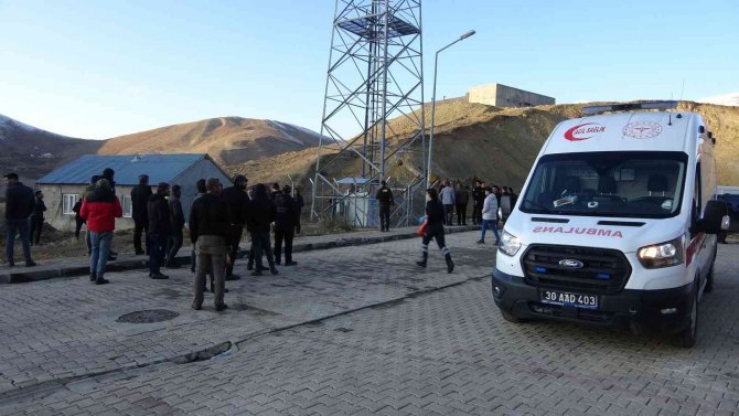 Yüksekova’da Biri Doktor 3 Kişi Silahla Vurulmuş Halde Bulundu