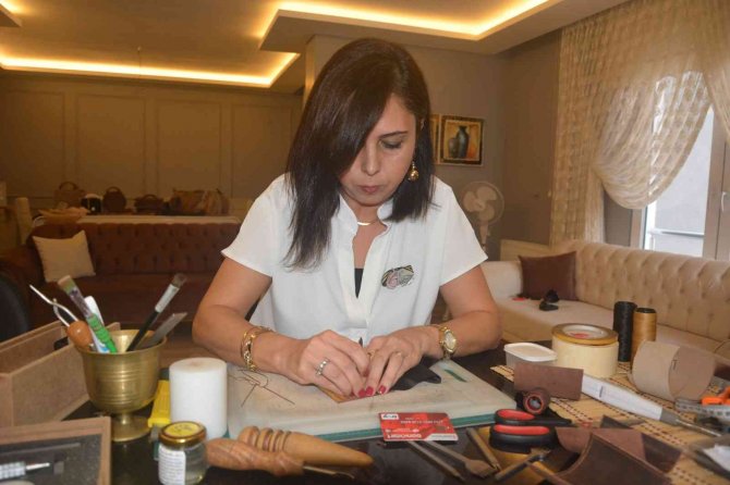 Dede Mesleğini Üçüncü Kuşak Olarak Evinde Yaşatıyor