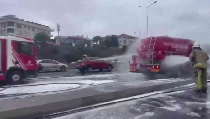 Maltepe’de, İ̇bb’nin Atık Yağ Taşıma Tankerinde Korkutan Yangın