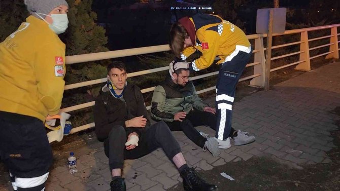 Minibüs Kazasında Yaralanan 2’si Ağır 14 Kişinin Tedavisi Sürüyor