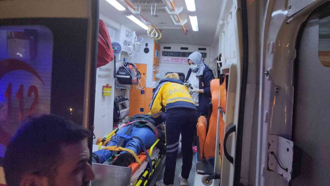 Minibüs Kazasında Yaralanan 2’si Ağır 14 Kişinin Tedavisi Sürüyor