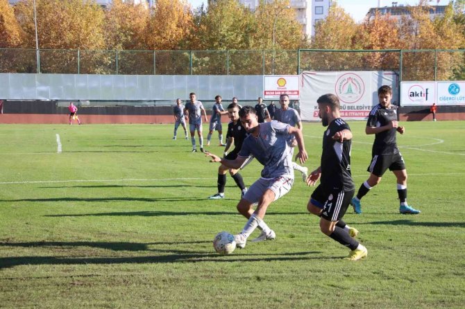 Karaköprü Belediyespor Zirveye Yürüyor