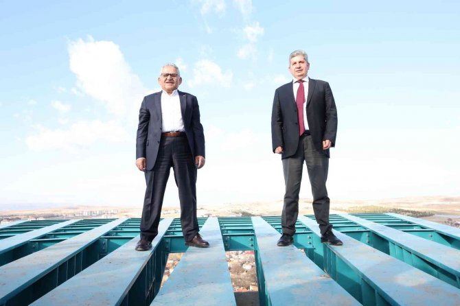 Tamamlanma Aşamasına Gelen Cam Seyir Terasında İ̇nceleme