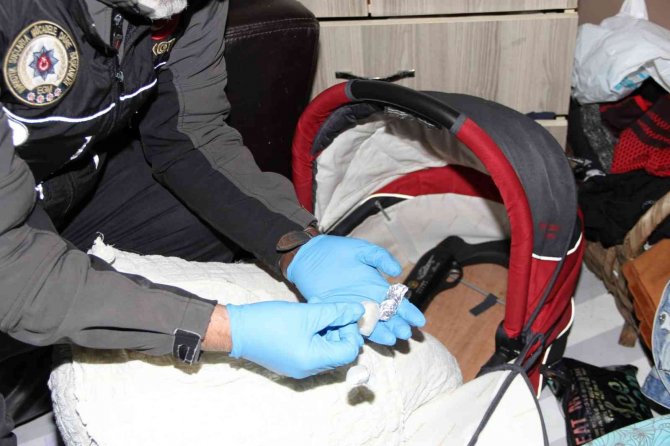 Süleyman Soylu’nun Yönettiği Operasyonda Uyuşturucular Bebek Pusetinden Çıktı