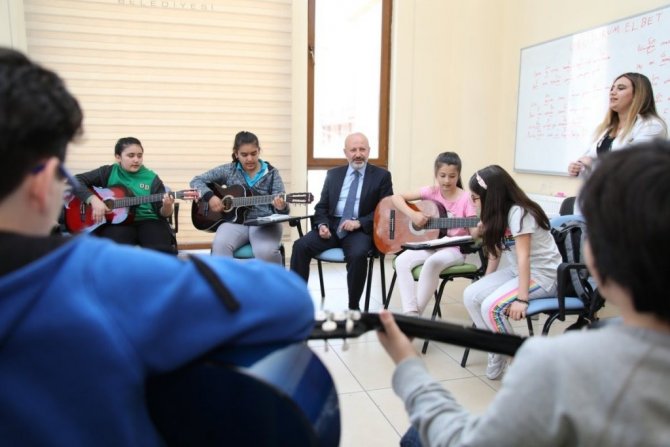 Başkan Çolakbayrakdar: “Geleceğimizin Teminatı Çocuklarımız İçin Çalışıyoruz”