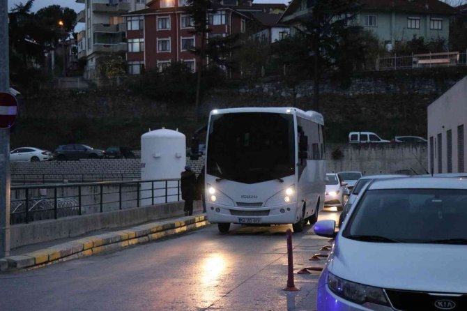 Bakan Soylu’nun Yönettiği Operasyonda Gözaltına Alınan Şüpheliler Sağlık Kontrolünden Geçiriliyor