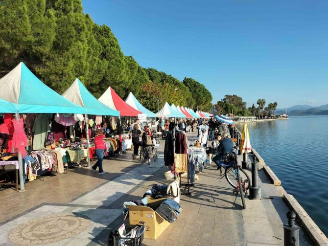 Köyceğiz’de Vatandaşlar Sıcak Havanın Keyfini Çıkardı