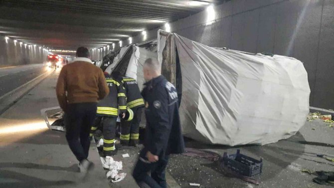 Turgutlu Köprülü Kavşak Tünelinde Kaza: 1’i Ağır 4 Yaralı