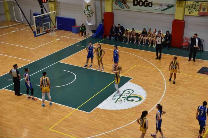 Menemen, İ̇zmir Büyükşehir’i Mağlup Etti